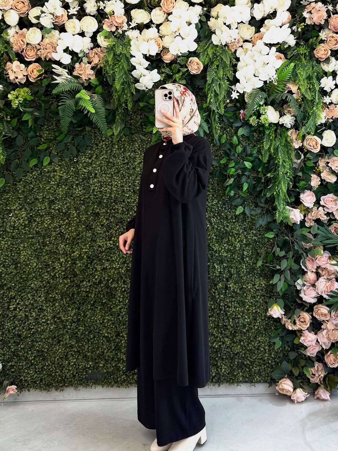 “ستايل شتوي راقي – إنسومبل دافئ يدفّيك ويزيد أناقتك”