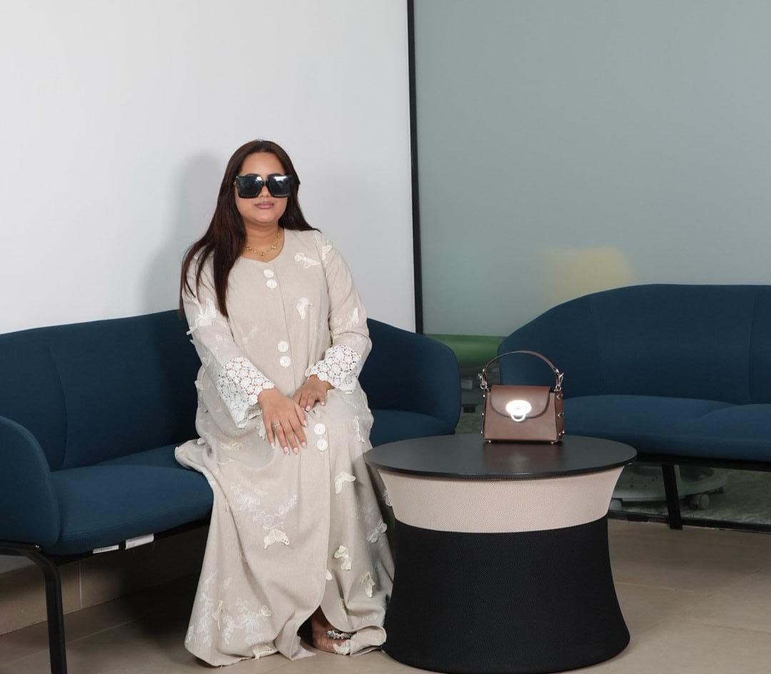 عباءة بتصميم عصري - لون بيج أنيق