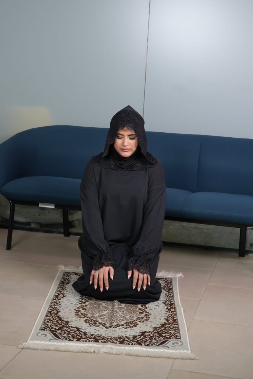 عباءة صلاة سوداء - قياس واسع ومريح