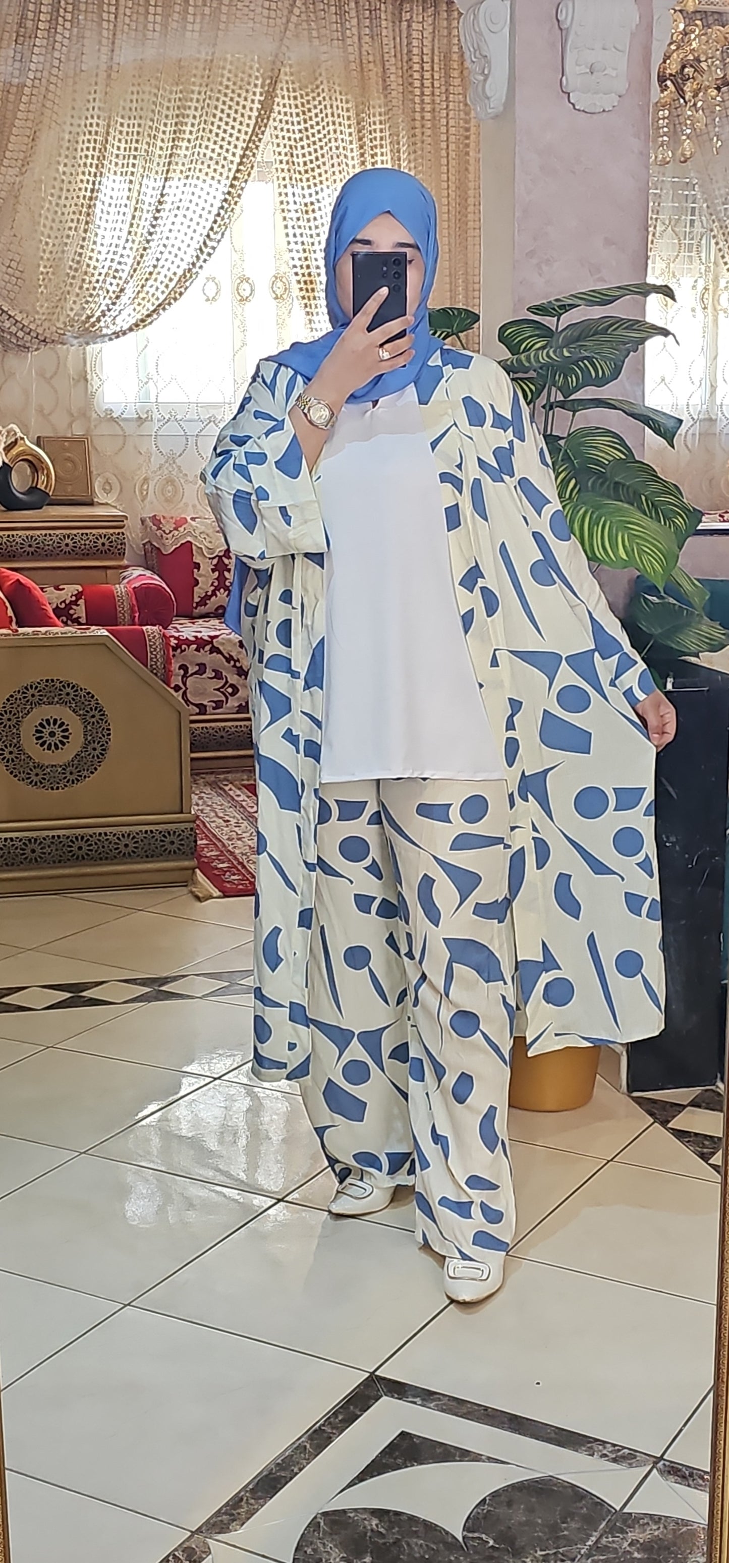 إطلالة صيفية أنيقة للمحجبة