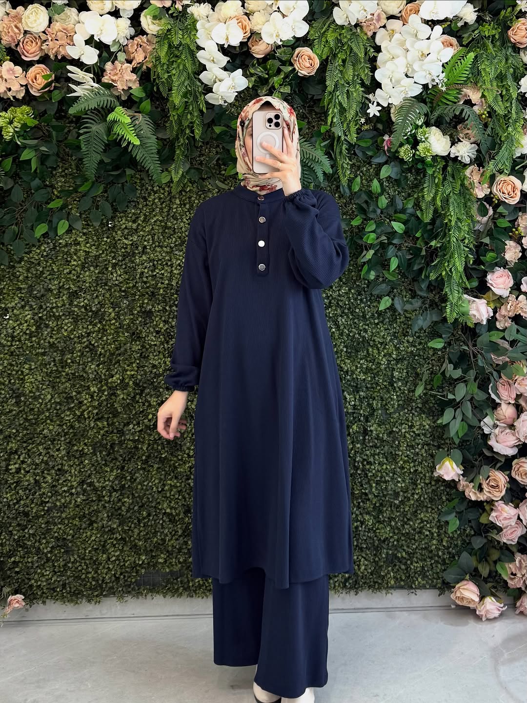 “ستايل شتوي راقي – إنسومبل دافئ يدفّيك ويزيد أناقتك”